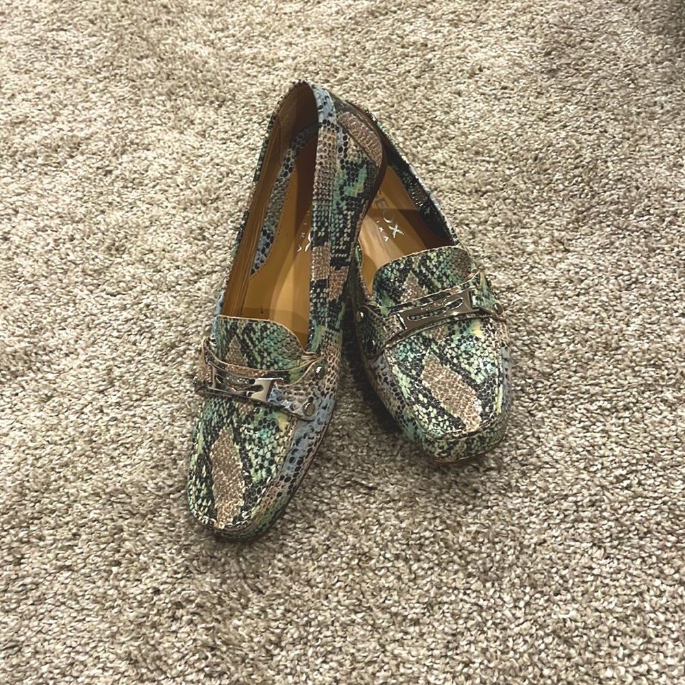 NWOT Geox Respira Green Snakeskin Loaders